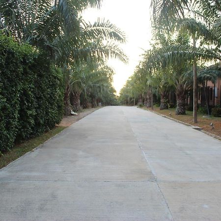 Palm Inn Natai Beach Esterno foto